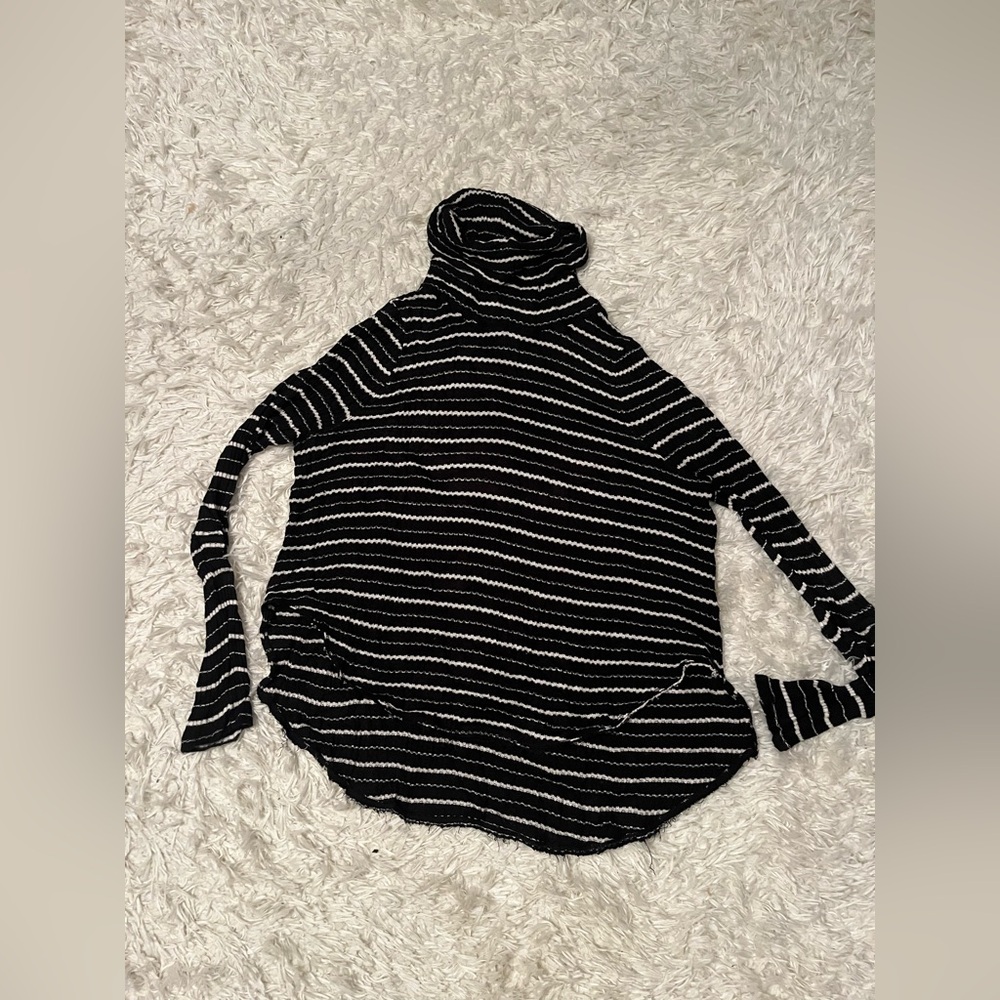 Free People women’s turtleneck￼M